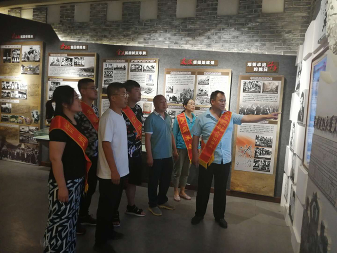 692烈士陵園活動(dòng)1.jpg 692烈士陵園活動(dòng)1.jpg